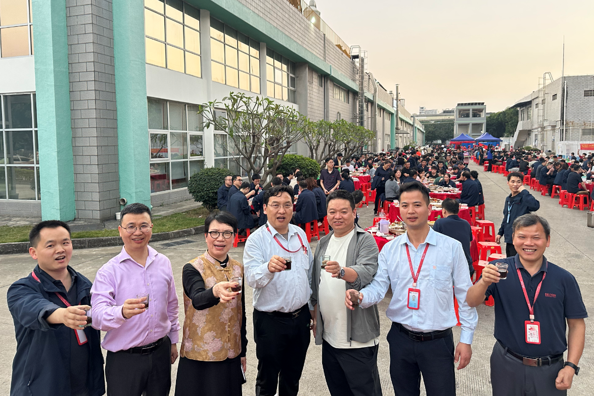 在腾博会官网，我们这样过个暖心年！